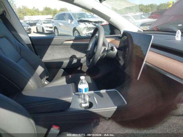 Photo 4 VIN: 7SAYGDEF3RF021719 - TESLA MODEL Y 