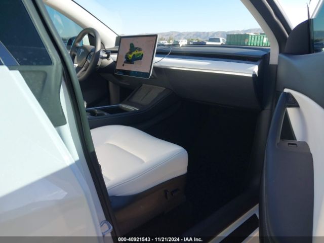 Photo 4 VIN: 7SAYGDEF4NF452693 - TESLA MODEL Y 