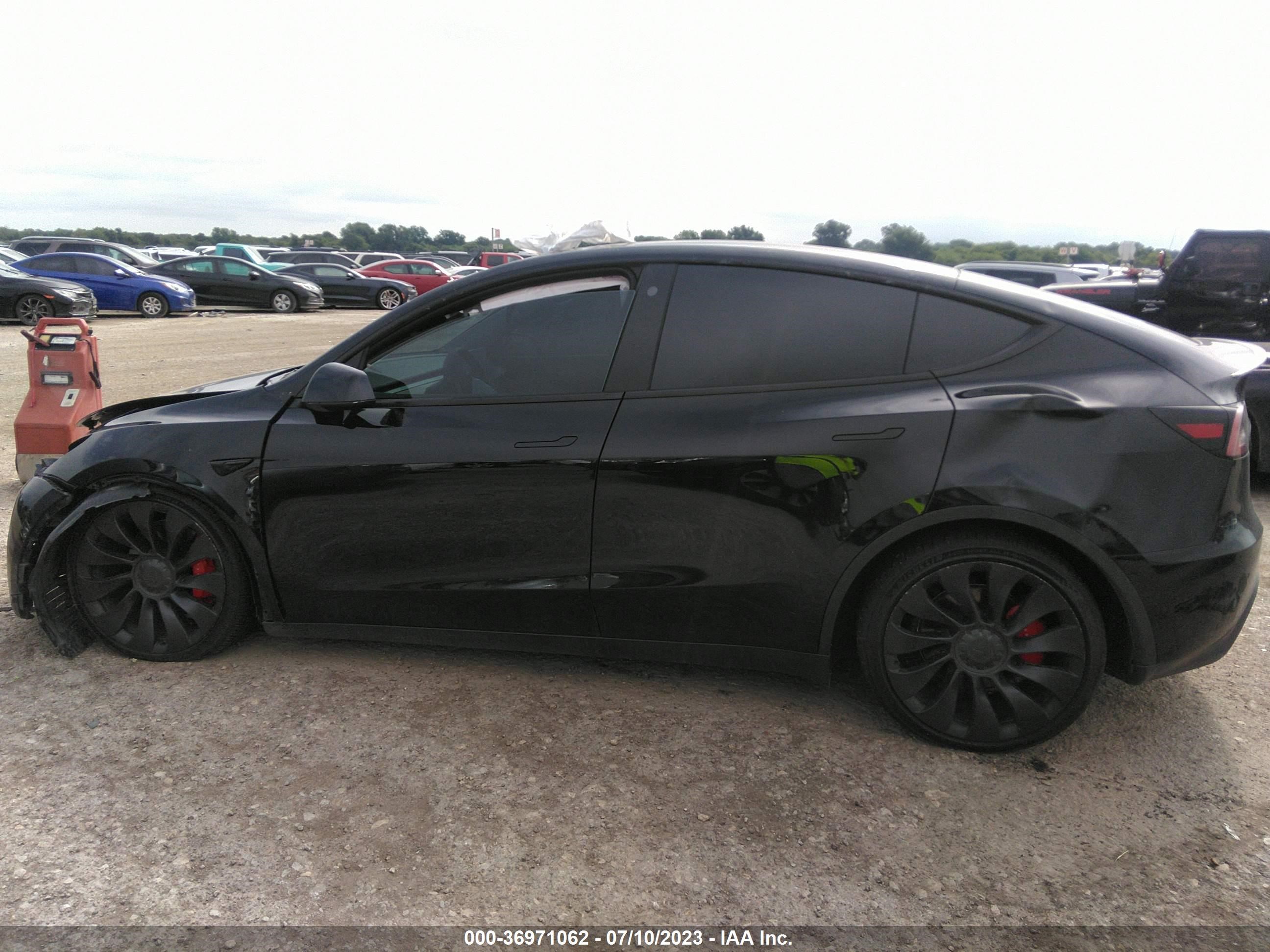 Photo 11 VIN: 7SAYGDEF4NF502444 - TESLA MODEL Y 