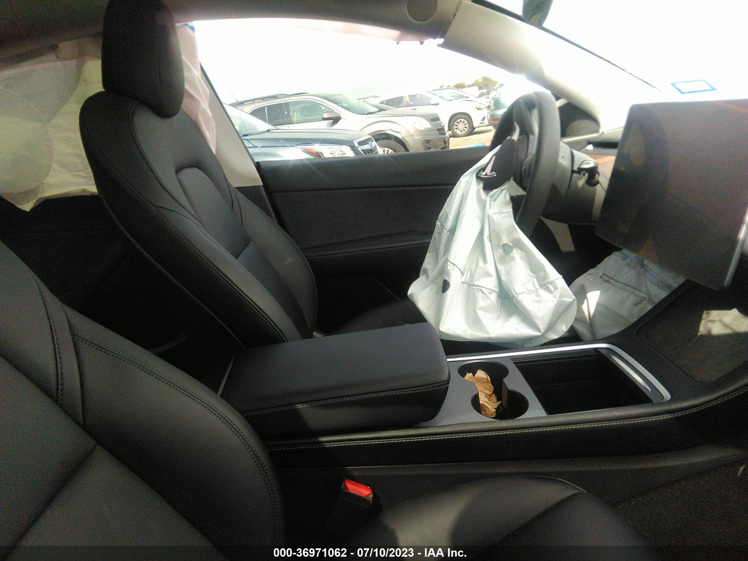 Photo 4 VIN: 7SAYGDEF4NF502444 - TESLA MODEL Y 