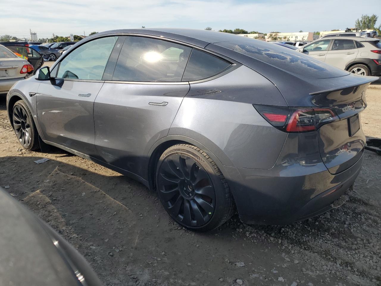 Photo 1 VIN: 7SAYGDEF4NF530678 - TESLA MODEL Y 