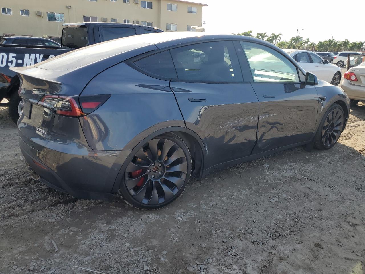 Photo 2 VIN: 7SAYGDEF4NF530678 - TESLA MODEL Y 