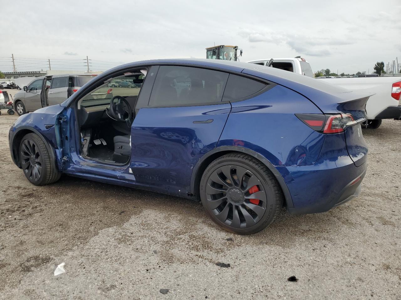 Photo 1 VIN: 7SAYGDEF4PF667266 - TESLA MODEL Y 