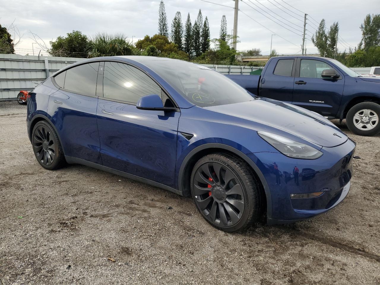 Photo 3 VIN: 7SAYGDEF4PF667266 - TESLA MODEL Y 