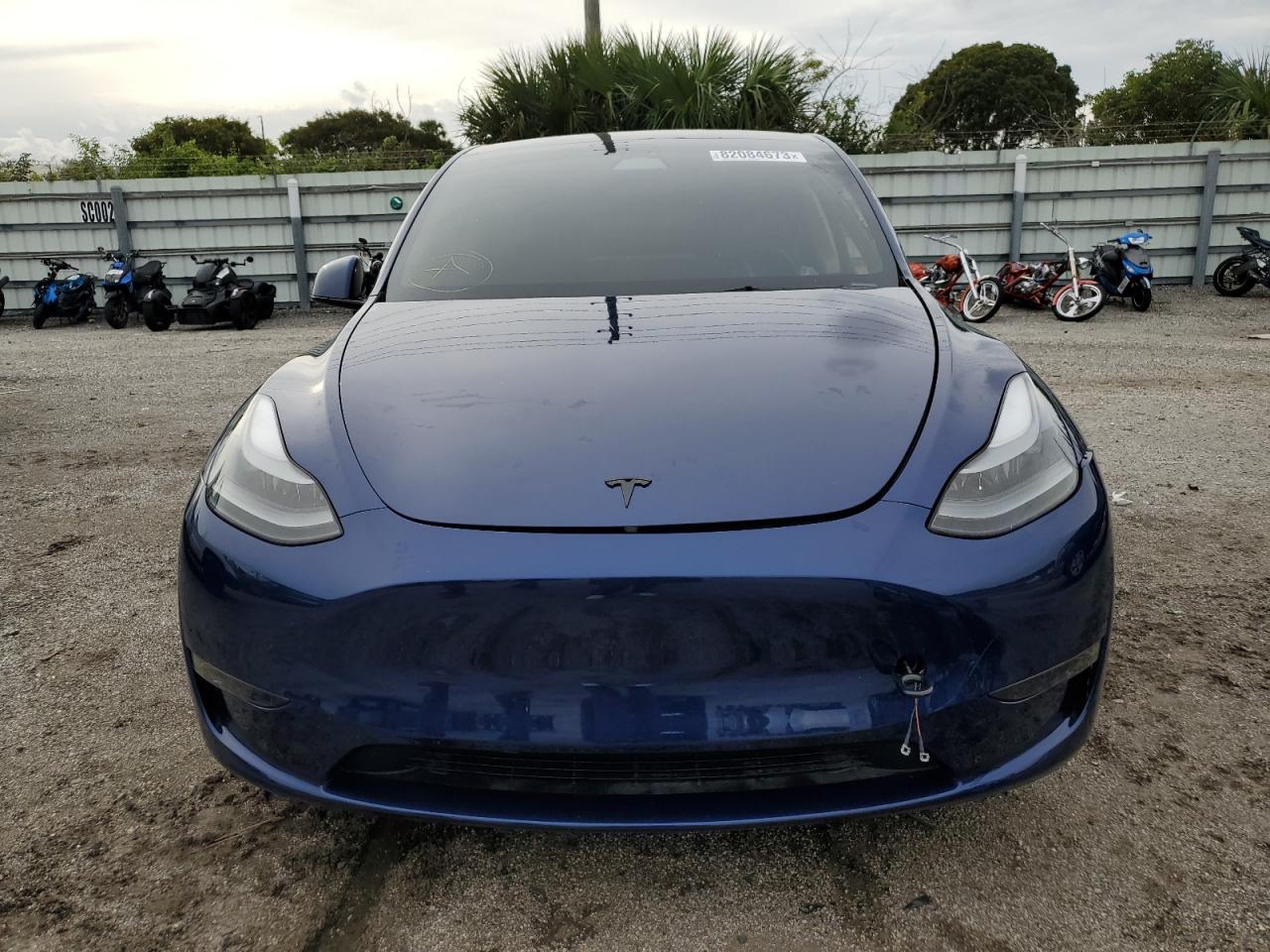 Photo 4 VIN: 7SAYGDEF4PF667266 - TESLA MODEL Y 