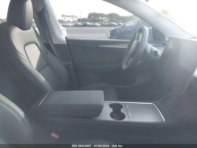 Photo 4 VIN: 7SAYGDEF4PF801368 - TESLA MODEL Y 