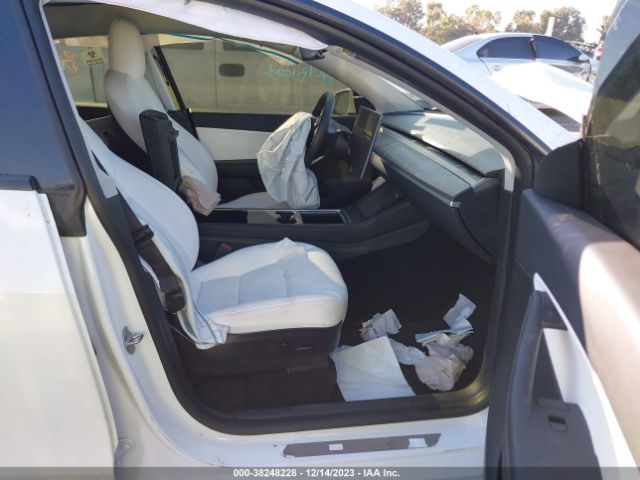 Photo 4 VIN: 7SAYGDEF5NF365594 - TESLA MODEL Y 