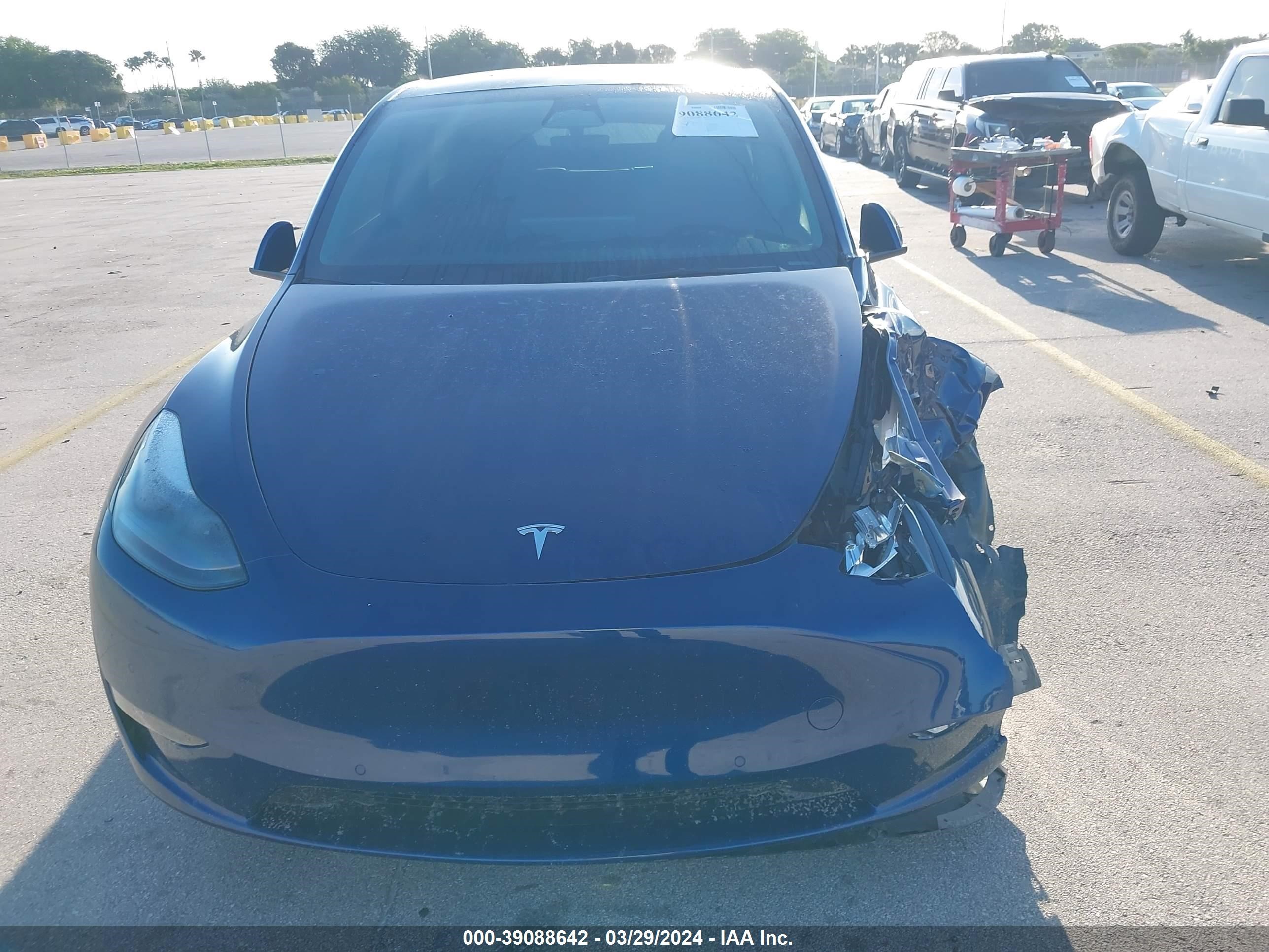 Photo 11 VIN: 7SAYGDEF5NF521522 - TESLA MODEL Y 