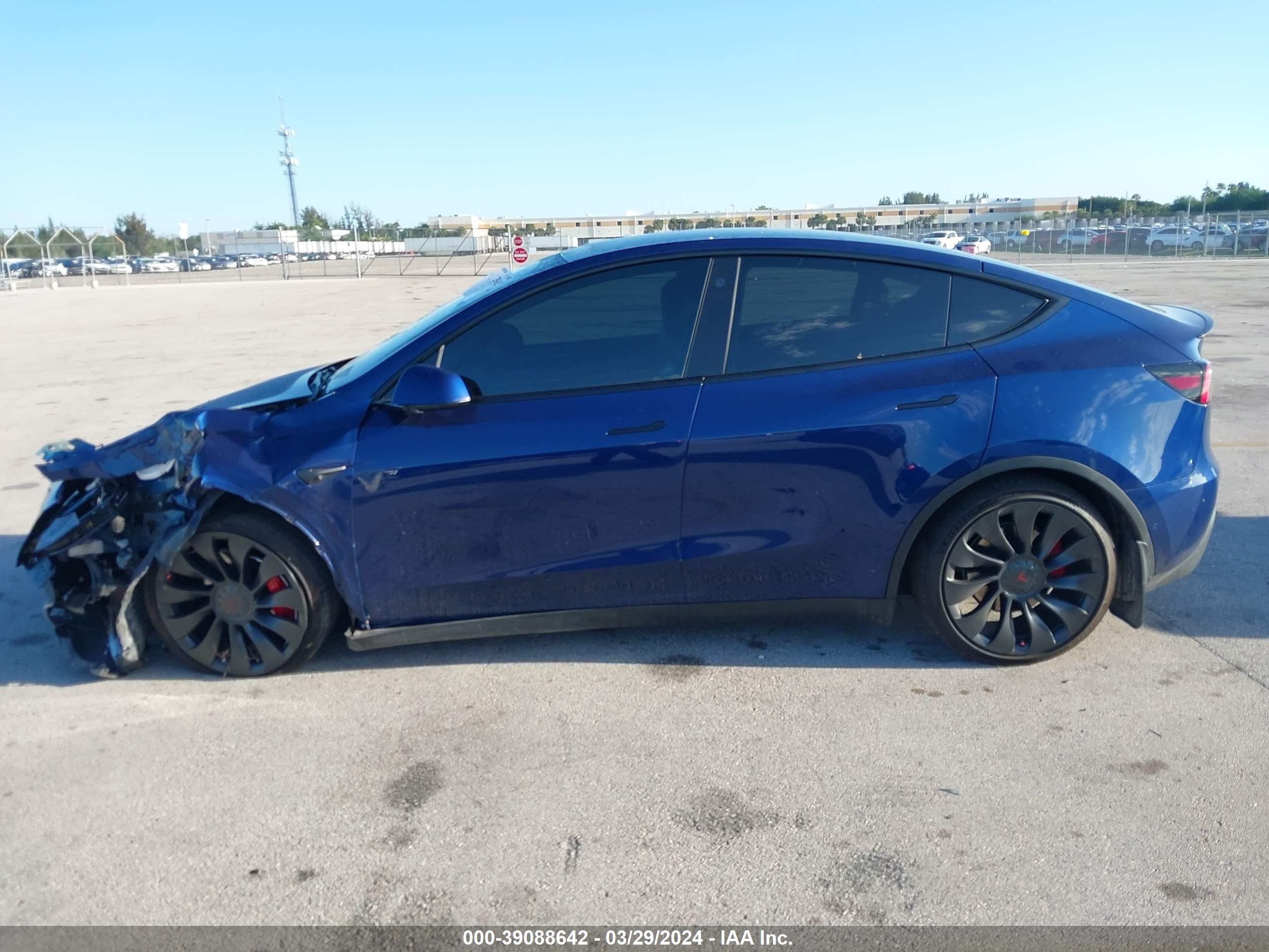 Photo 13 VIN: 7SAYGDEF5NF521522 - TESLA MODEL Y 