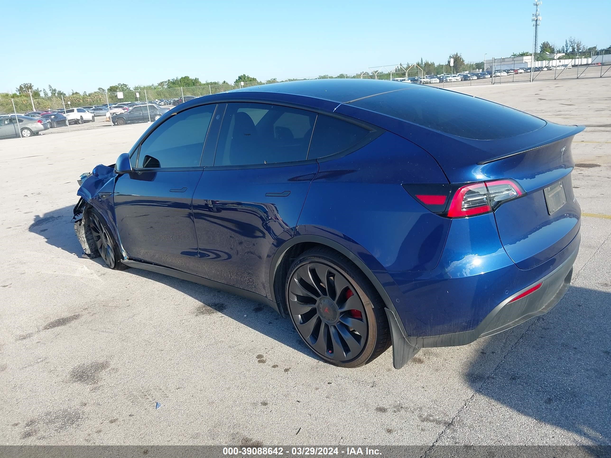 Photo 2 VIN: 7SAYGDEF5NF521522 - TESLA MODEL Y 