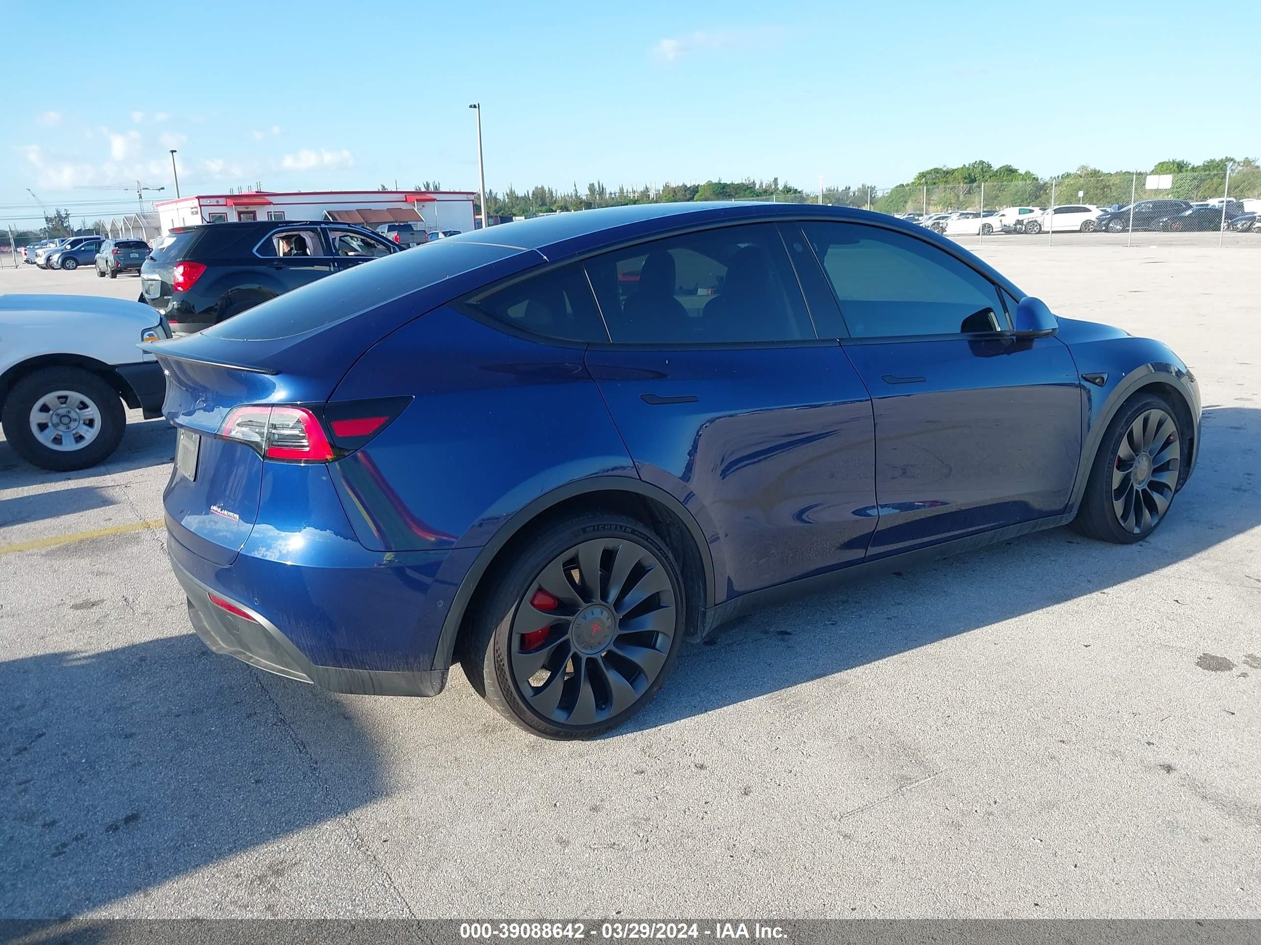 Photo 3 VIN: 7SAYGDEF5NF521522 - TESLA MODEL Y 