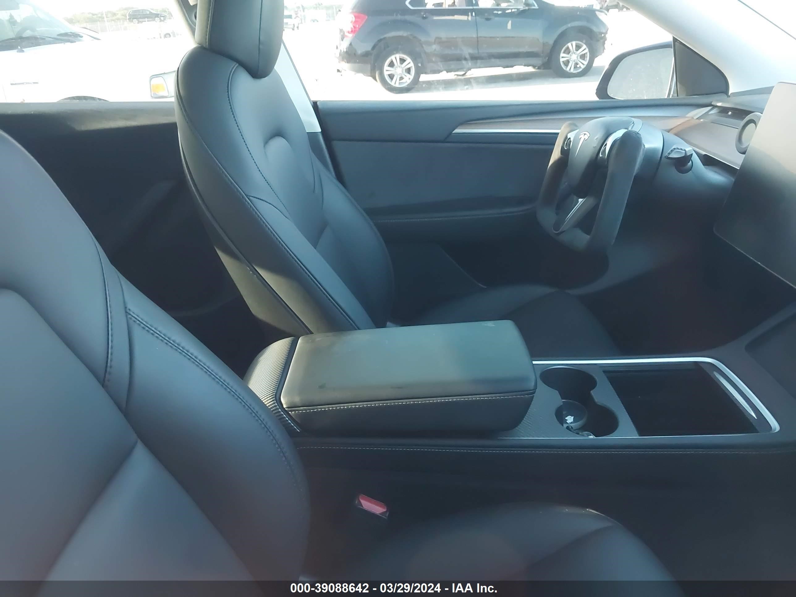 Photo 4 VIN: 7SAYGDEF5NF521522 - TESLA MODEL Y 