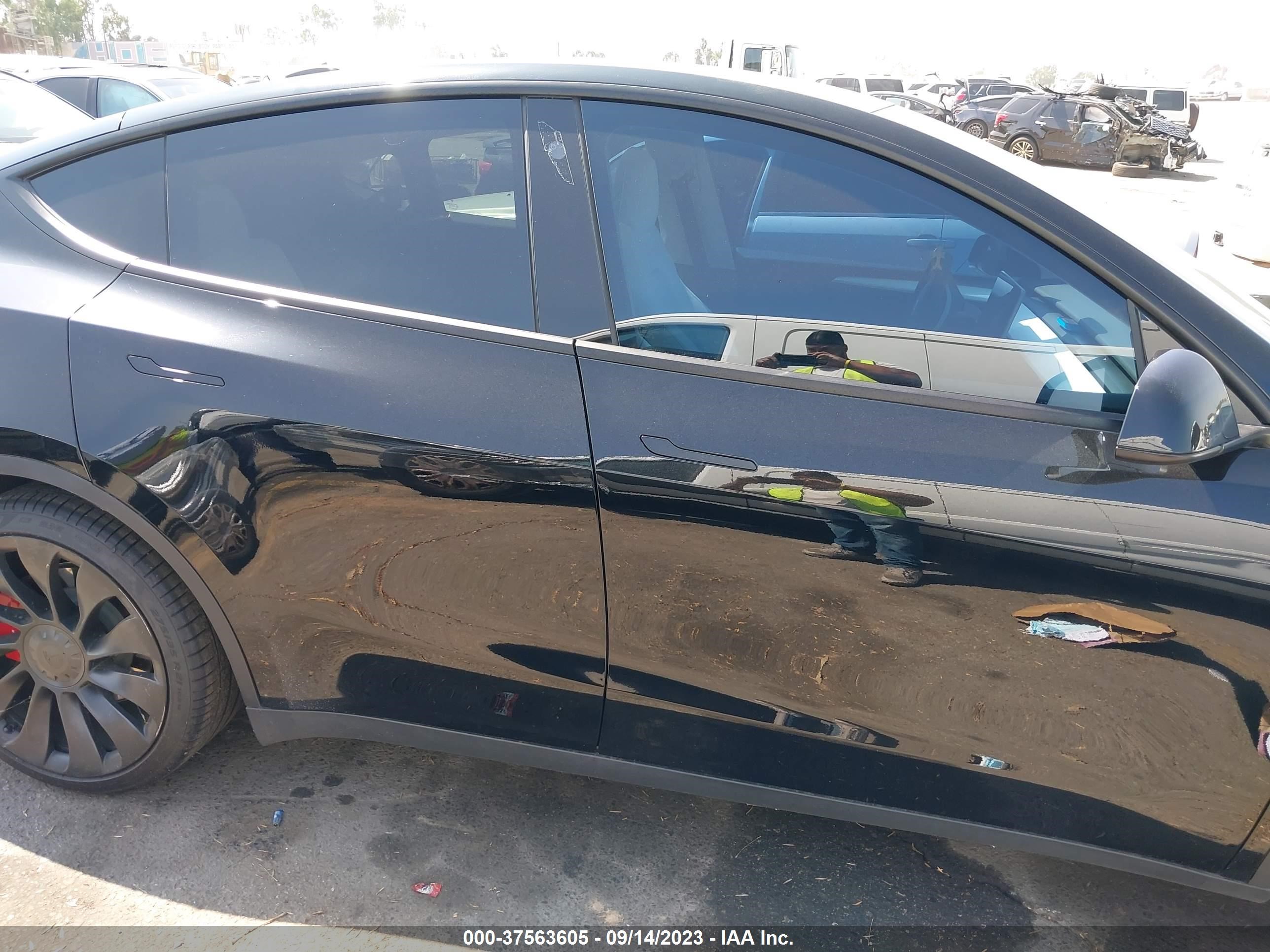 Photo 12 VIN: 7SAYGDEF5NF574690 - TESLA MODEL Y 