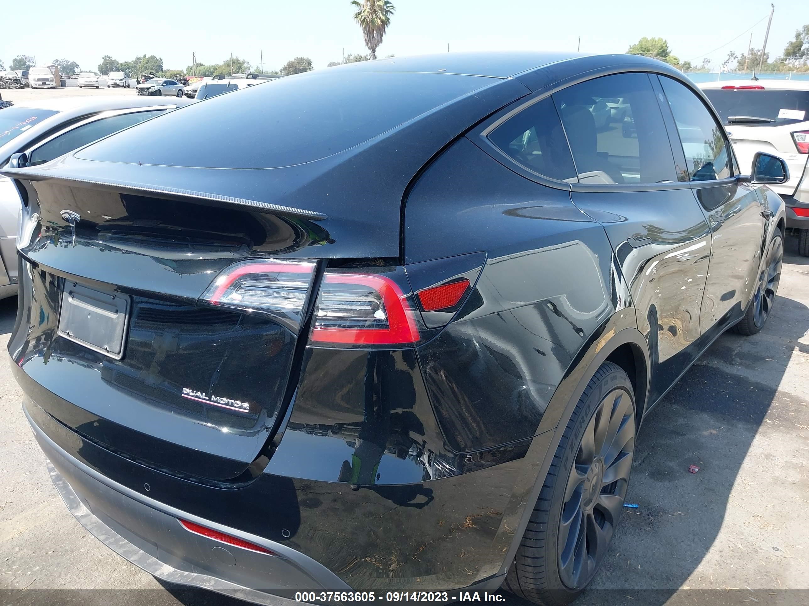 Photo 3 VIN: 7SAYGDEF5NF574690 - TESLA MODEL Y 