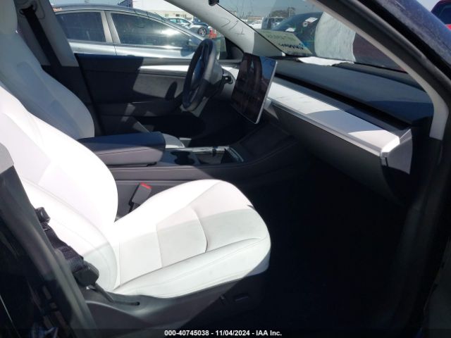 Photo 4 VIN: 7SAYGDEF5PF663940 - TESLA MODEL Y 