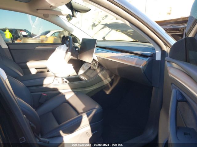 Photo 4 VIN: 7SAYGDEF5PF855164 - TESLA MODEL Y 