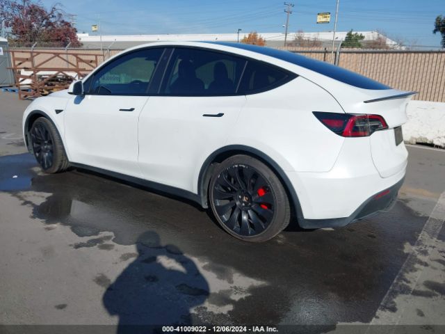 Photo 2 VIN: 7SAYGDEF6NF340588 - TESLA MODEL Y 