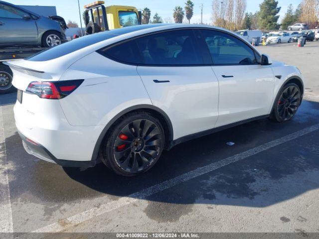 Photo 3 VIN: 7SAYGDEF6NF340588 - TESLA MODEL Y 