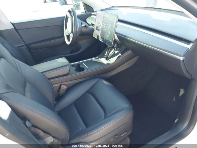 Photo 4 VIN: 7SAYGDEF6NF340588 - TESLA MODEL Y 