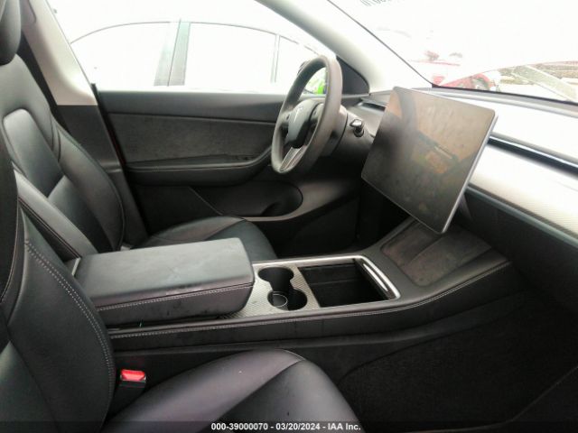 Photo 4 VIN: 7SAYGDEF6NF372263 - TESLA MODEL Y 