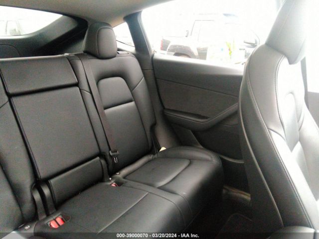 Photo 7 VIN: 7SAYGDEF6NF372263 - TESLA MODEL Y 