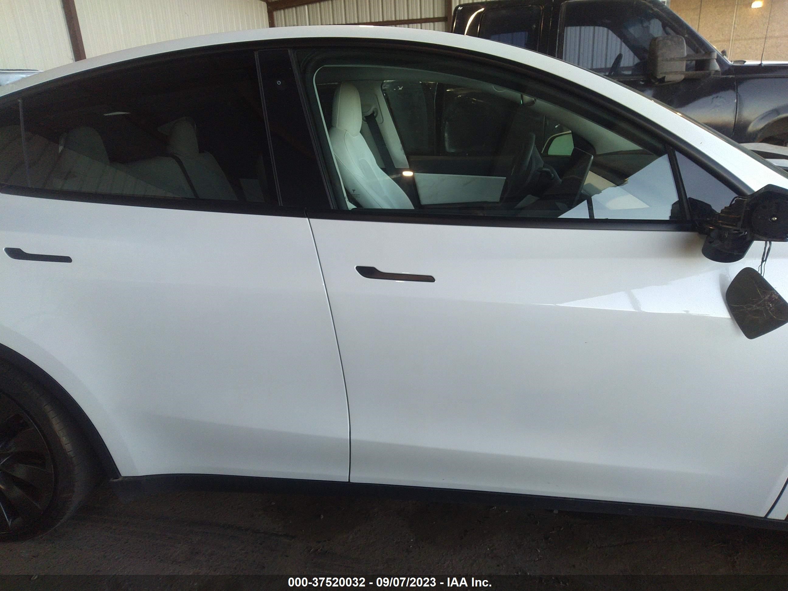 Photo 10 VIN: 7SAYGDEF6NF410560 - TESLA MODEL Y 