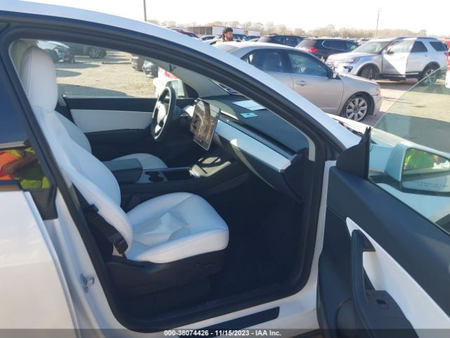 Photo 4 VIN: 7SAYGDEF6NF455384 - TESLA MODEL Y 