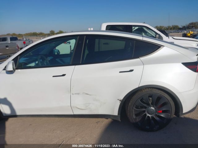 Photo 5 VIN: 7SAYGDEF6NF455384 - TESLA MODEL Y 