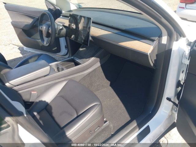 Photo 4 VIN: 7SAYGDEF6NF467860 - TESLA MODEL Y 