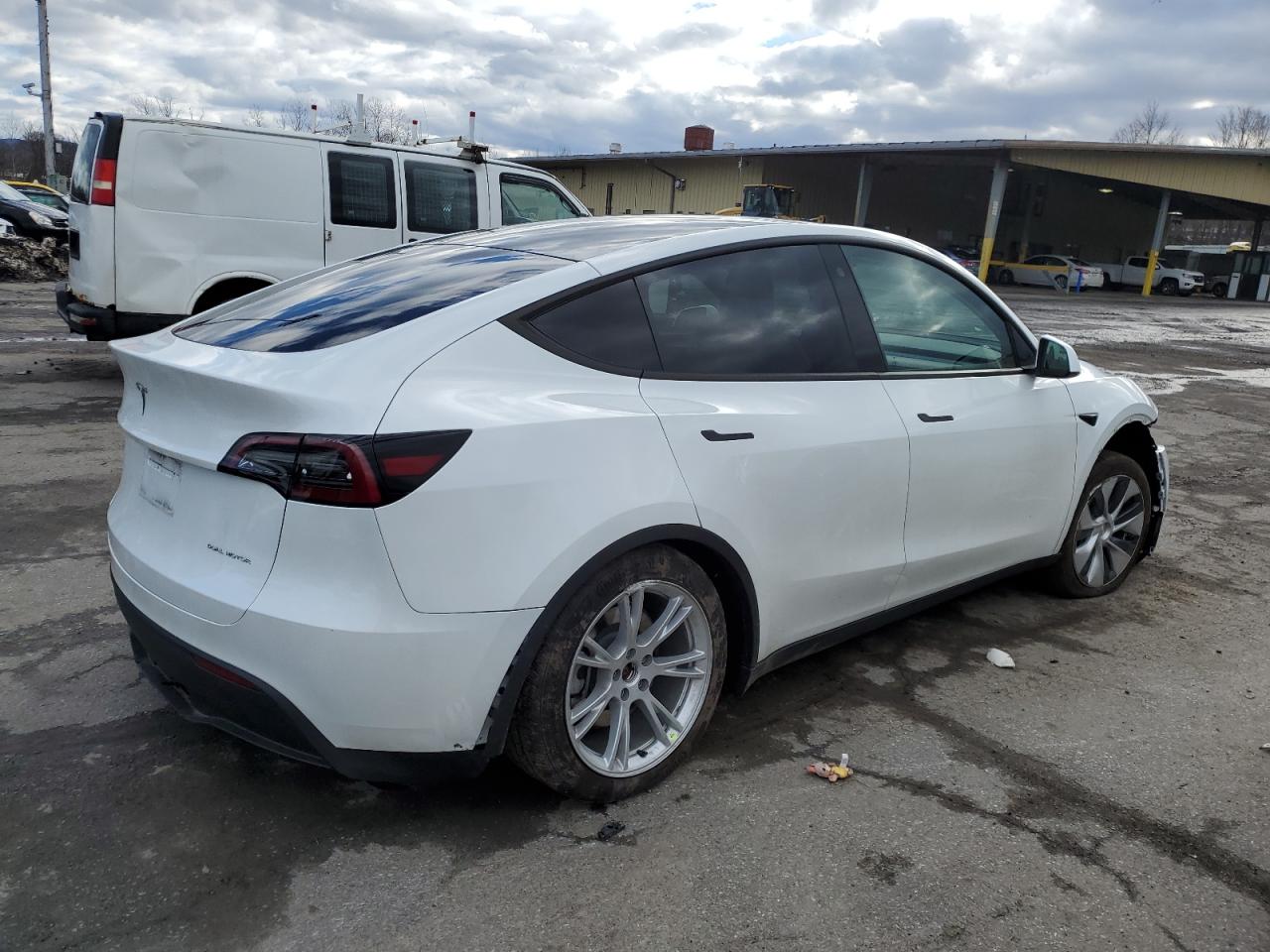 Photo 2 VIN: 7SAYGDEF6PA048889 - TESLA MODEL Y 