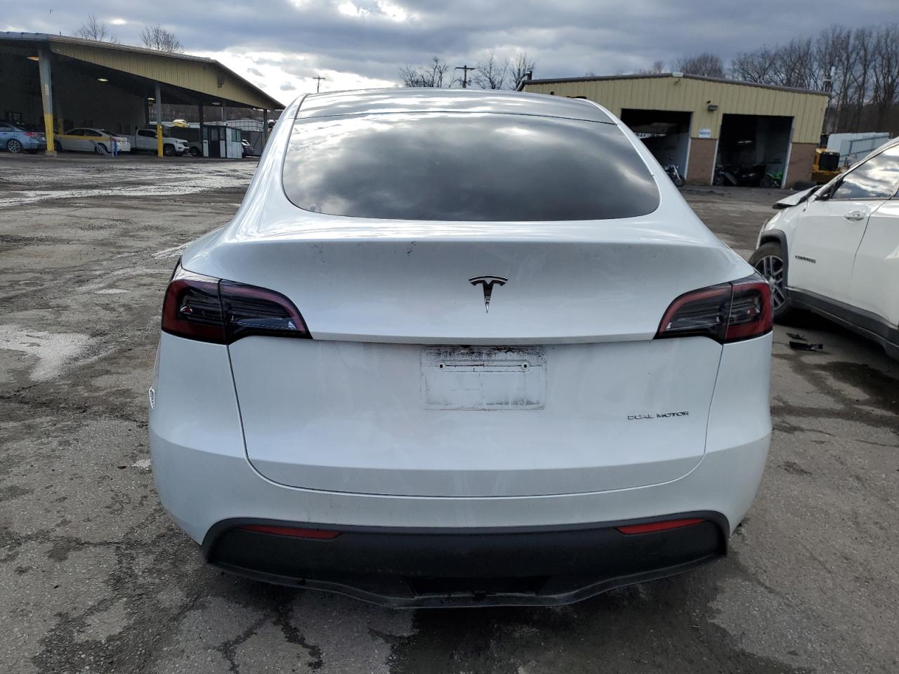 Photo 5 VIN: 7SAYGDEF6PA048889 - TESLA MODEL Y 