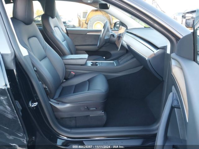 Photo 4 VIN: 7SAYGDEF6PF668564 - TESLA MODEL Y 