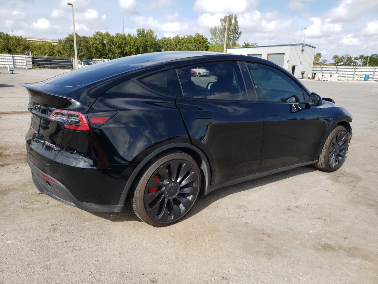 Photo 2 VIN: 7SAYGDEF6PF784105 - TESLA MODEL Y 