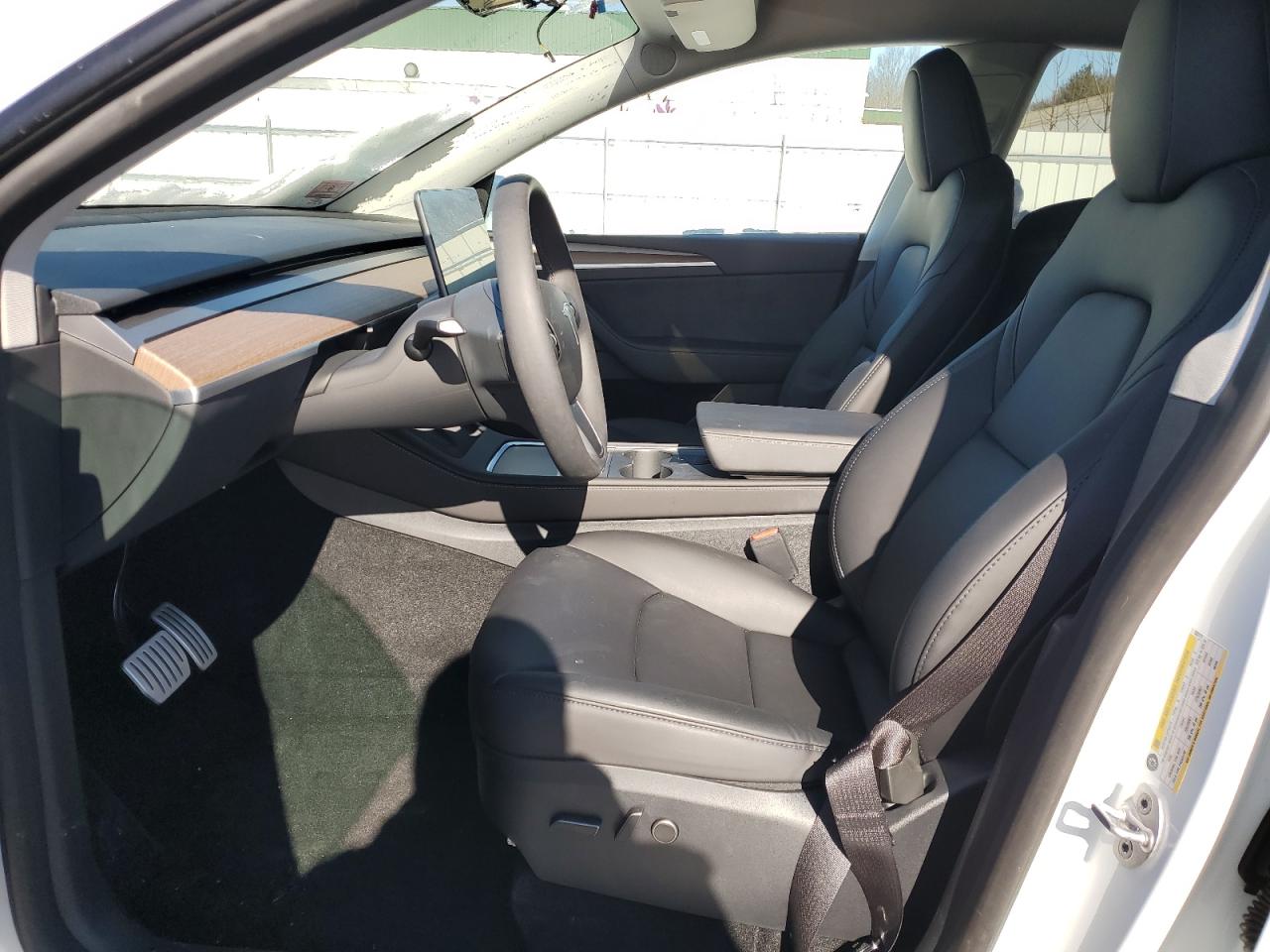 Photo 6 VIN: 7SAYGDEF6PF833111 - TESLA MODEL Y 