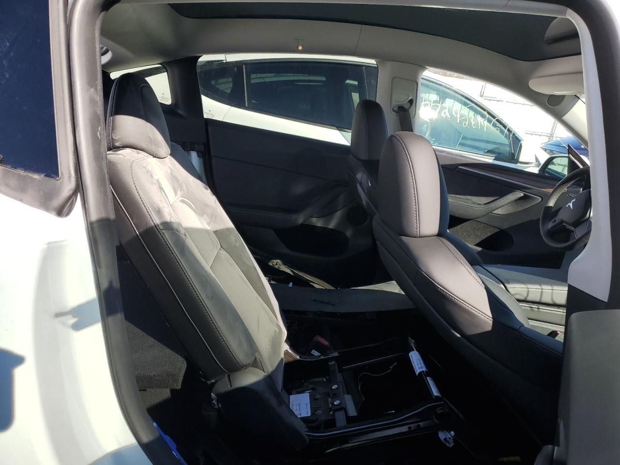 Photo 9 VIN: 7SAYGDEF6PF833111 - TESLA MODEL Y 