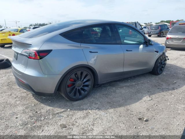 Photo 3 VIN: 7SAYGDEF6RA293470 - TESLA MODEL Y 