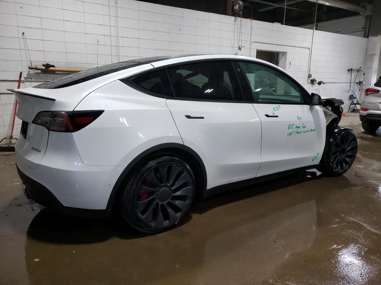 Photo 2 VIN: 7SAYGDEF7NF339062 - TESLA MODEL Y 