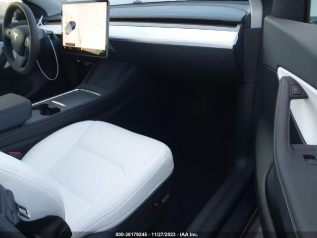 Photo 4 VIN: 7SAYGDEF7NF488569 - TESLA MODEL Y 