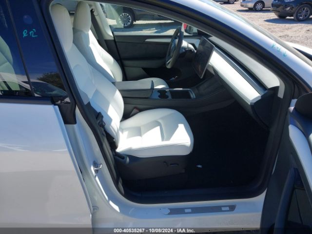 Photo 4 VIN: 7SAYGDEF7PF795436 - TESLA MODEL Y 