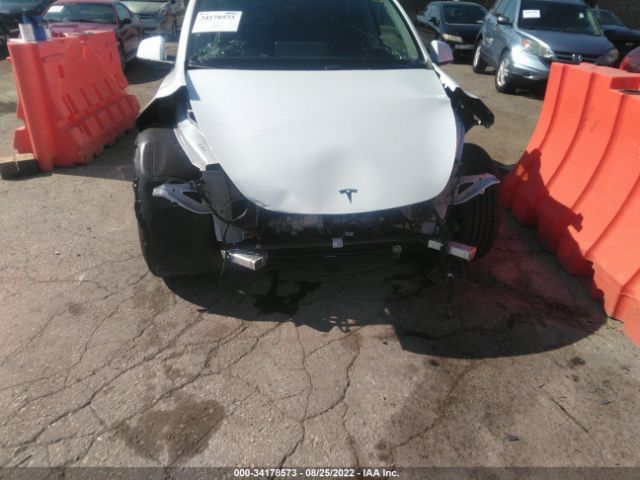 Photo 5 VIN: 7SAYGDEF8NF382034 - TESLA MODEL Y 