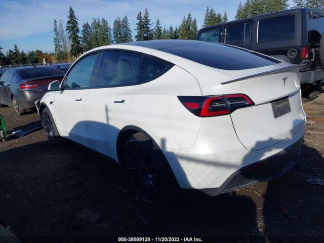 Photo 2 VIN: 7SAYGDEF8NF409121 - TESLA MODEL Y 