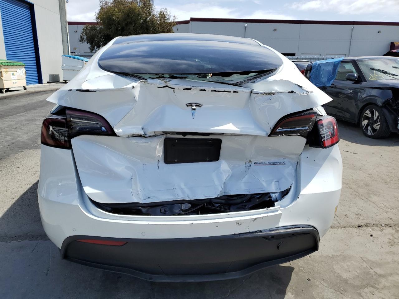 Photo 5 VIN: 7SAYGDEF8NF467763 - TESLA MODEL Y 