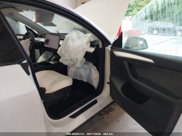 Photo 4 VIN: 7SAYGDEF8PF594418 - TESLA MODEL Y 