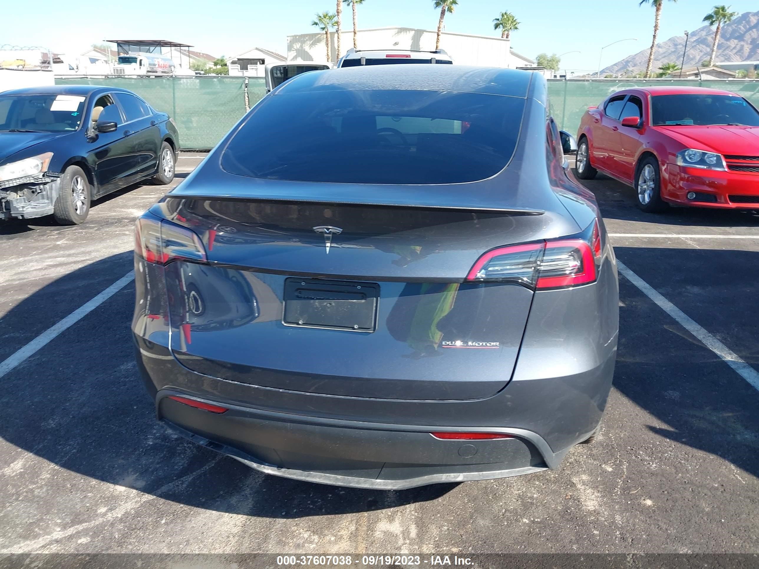 Photo 13 VIN: 7SAYGDEF8PF602002 - TESLA MODEL Y 