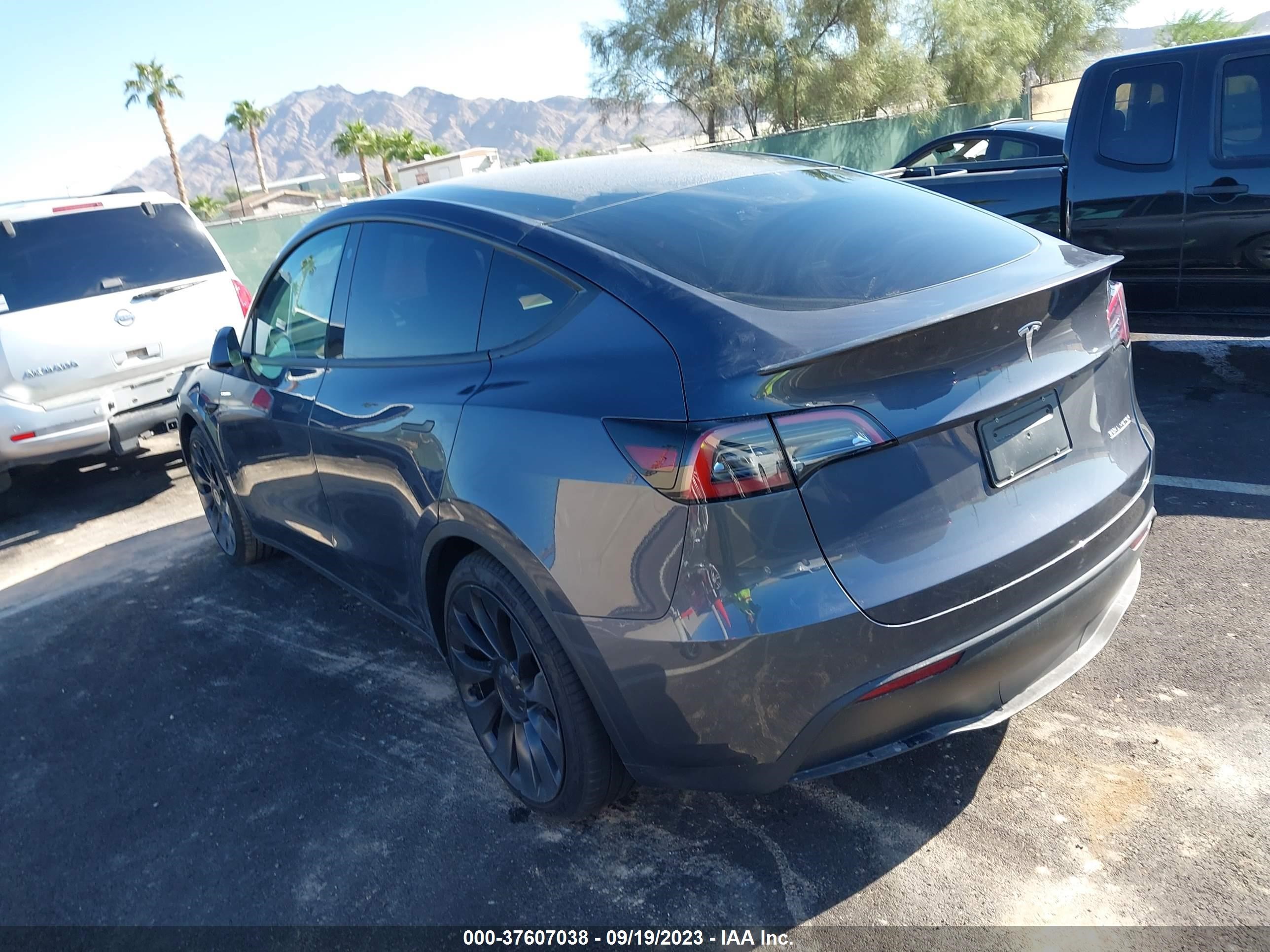 Photo 2 VIN: 7SAYGDEF8PF602002 - TESLA MODEL Y 