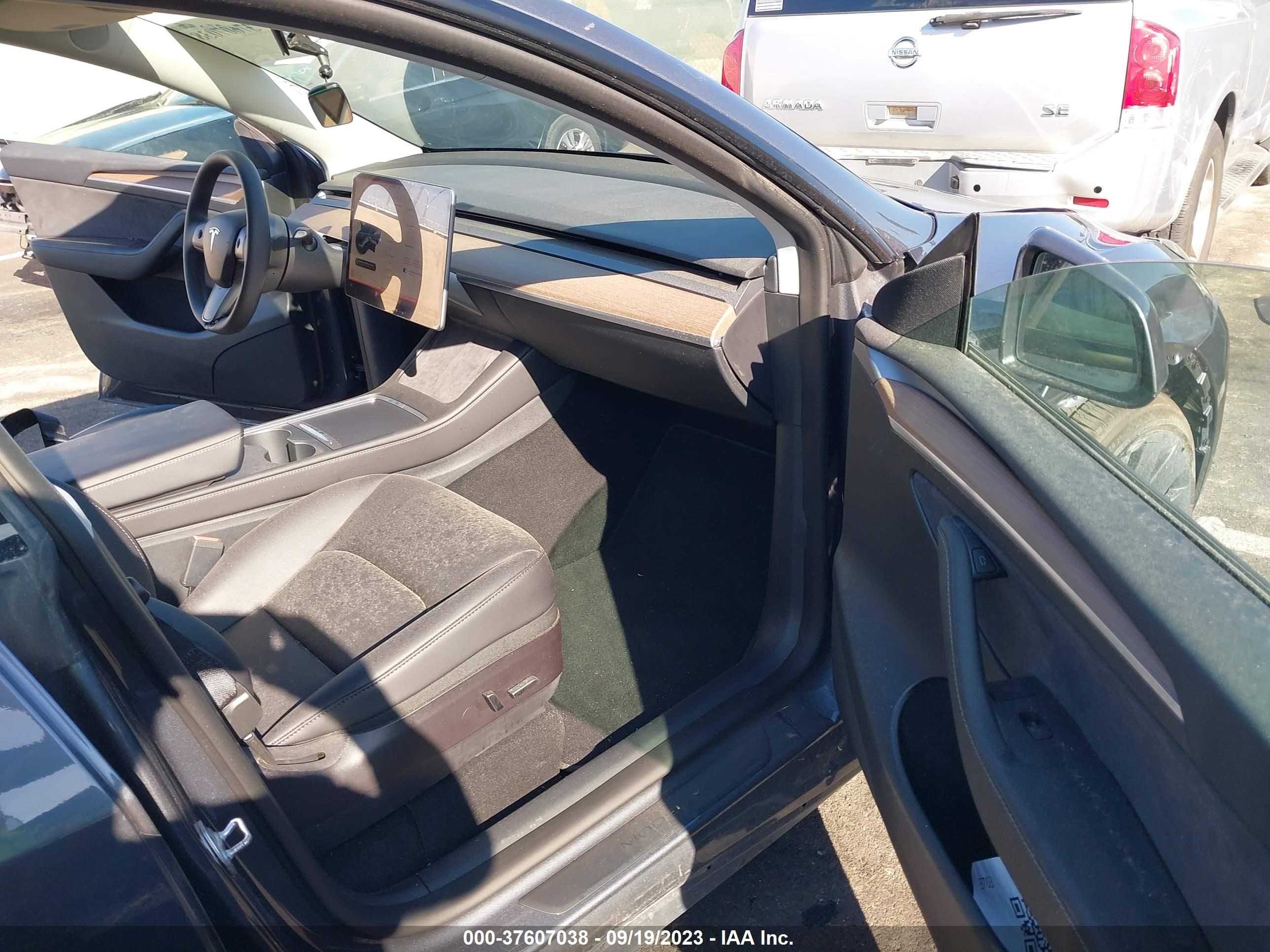 Photo 4 VIN: 7SAYGDEF8PF602002 - TESLA MODEL Y 