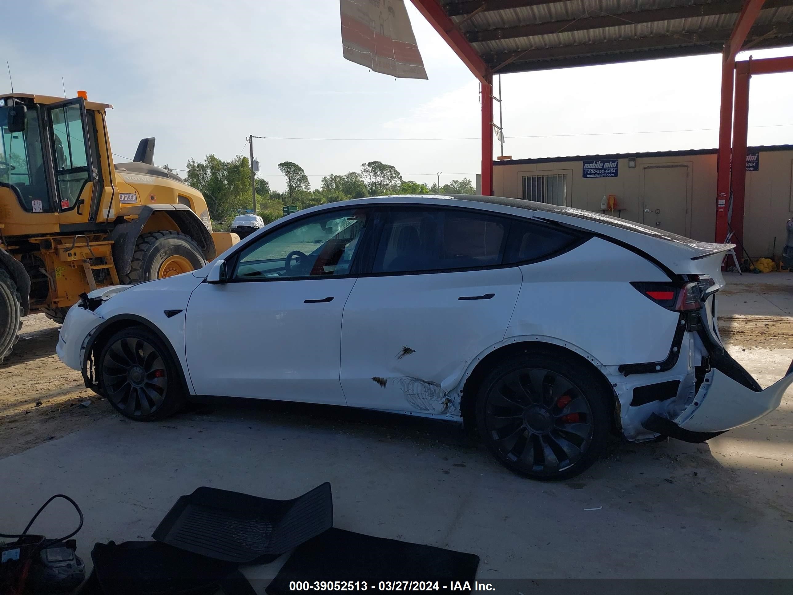 Photo 13 VIN: 7SAYGDEF8PF751493 - TESLA MODEL Y 