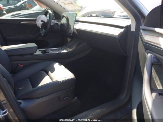 Photo 4 VIN: 7SAYGDEF8PF825429 - TESLA MODEL Y 