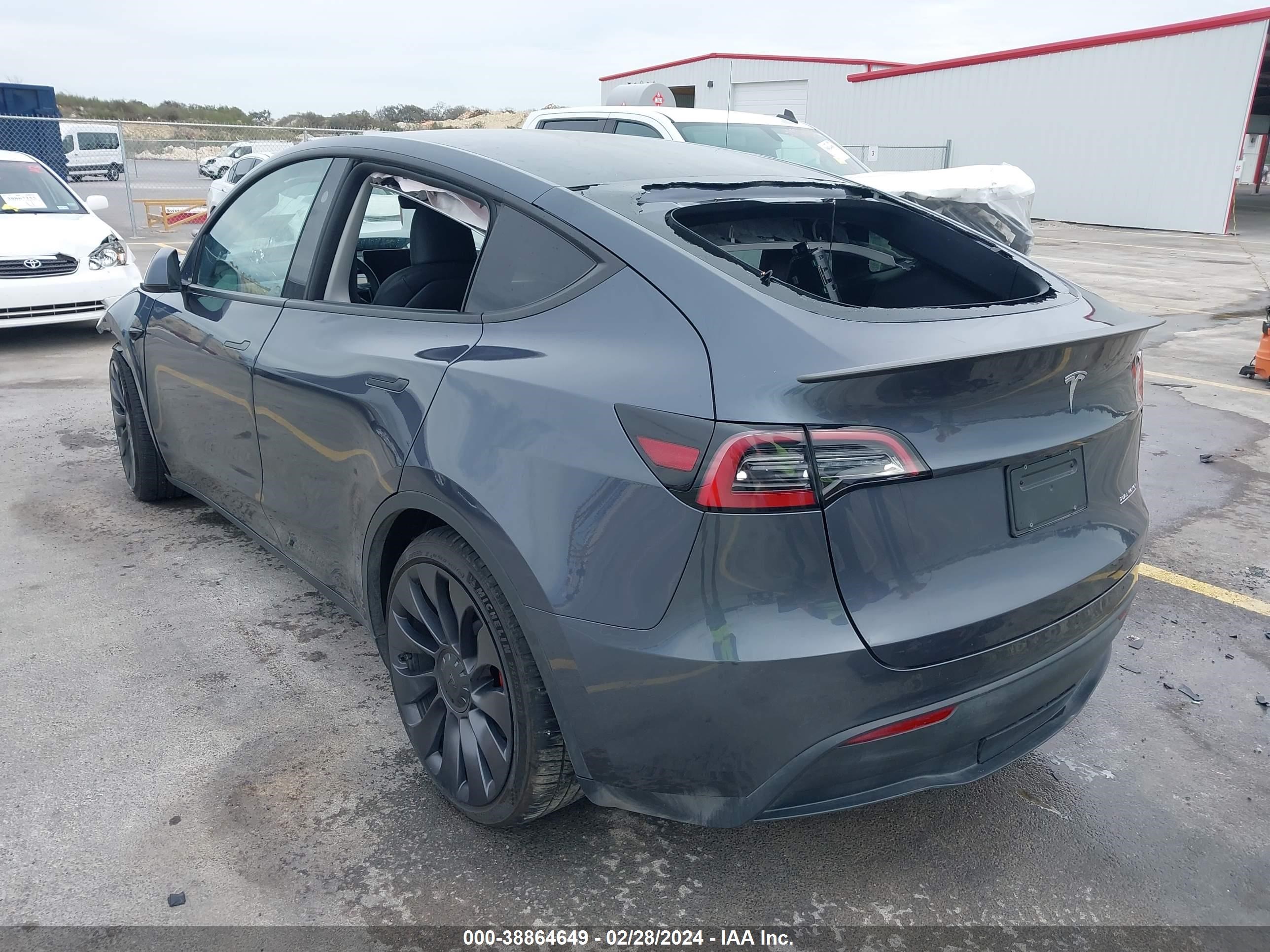 Photo 2 VIN: 7SAYGDEF8PF854008 - TESLA MODEL Y 