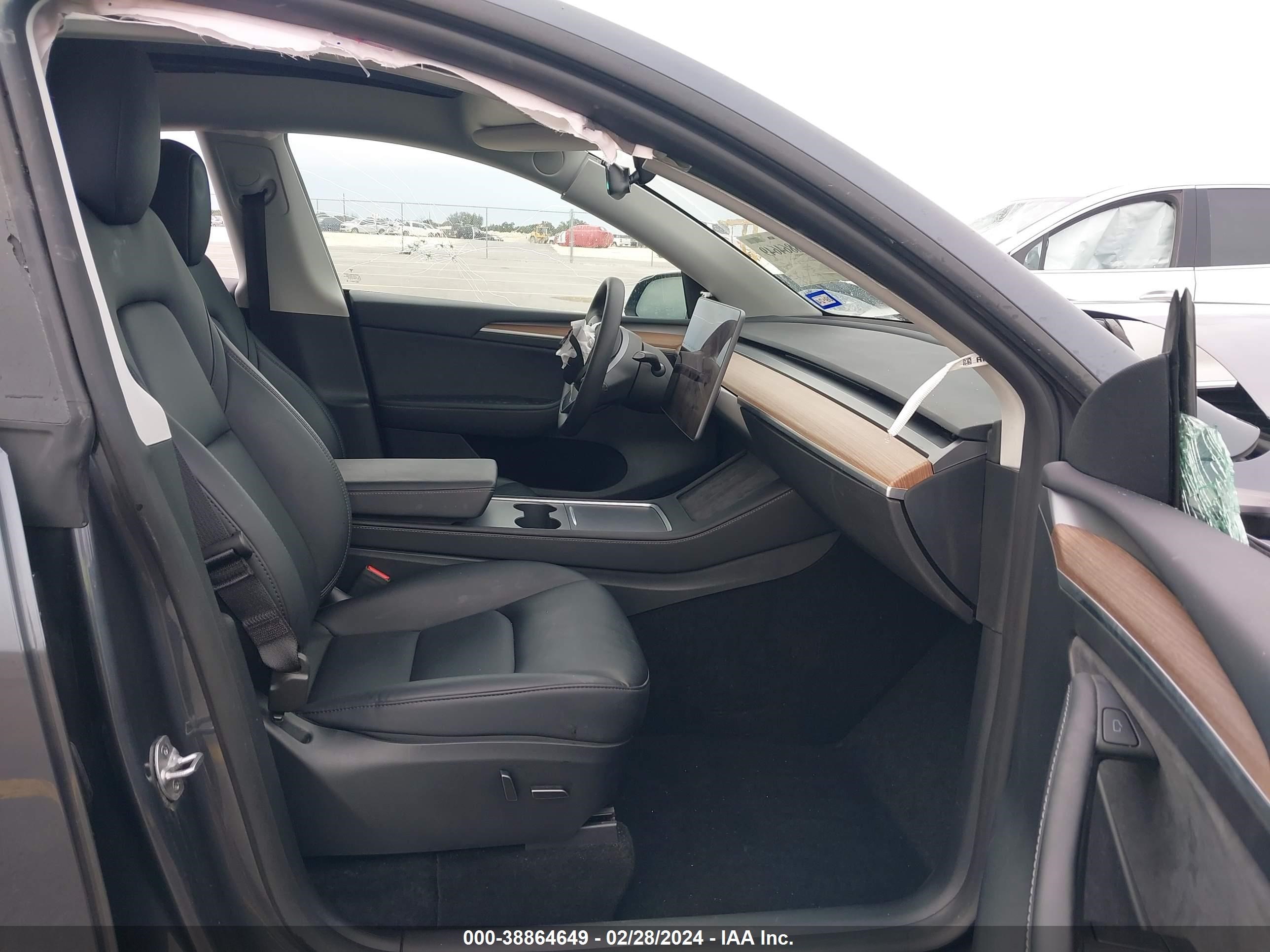 Photo 4 VIN: 7SAYGDEF8PF854008 - TESLA MODEL Y 